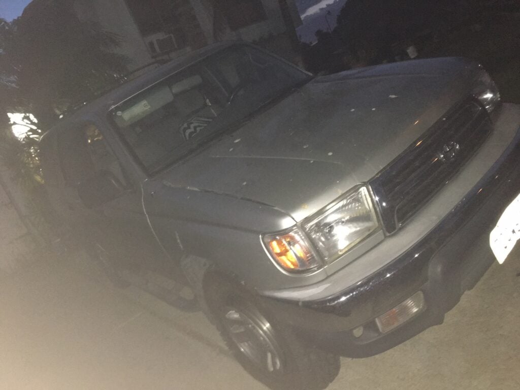 Parte delantera de uno de los carros golpeados.