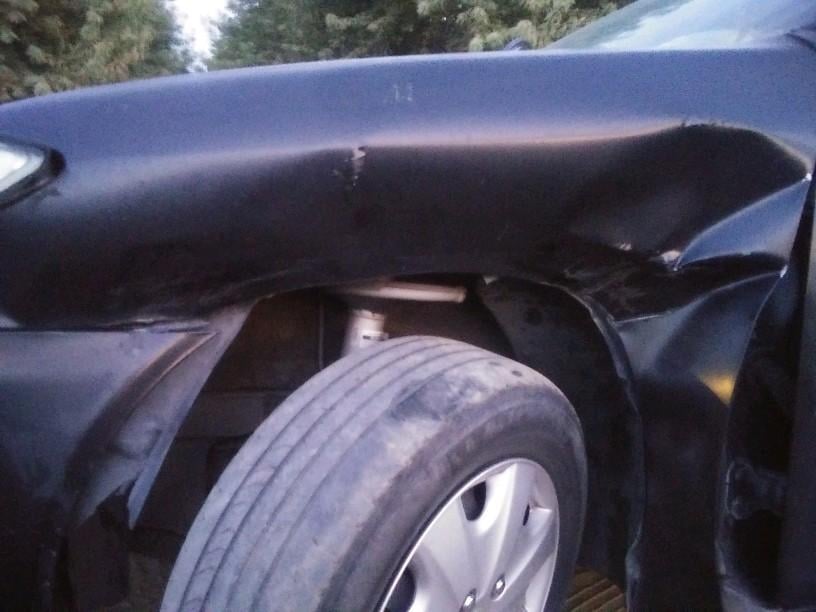 The left front wheel of the car was severely damaged.
