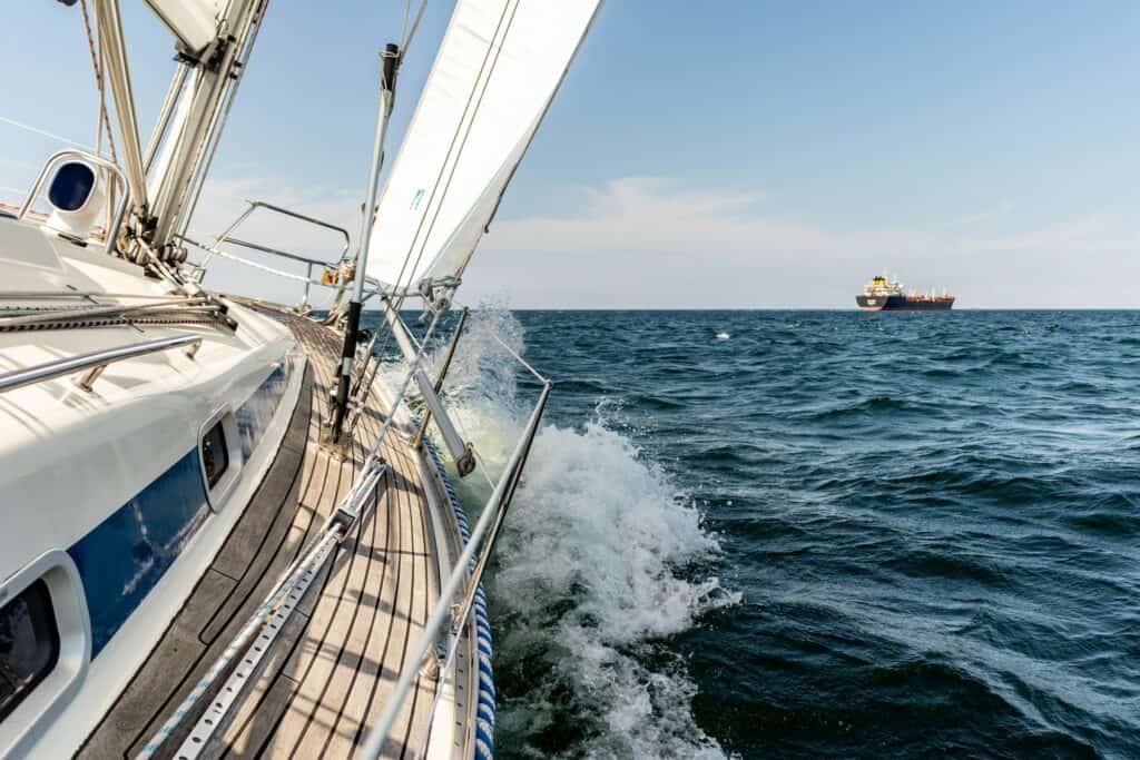 sail boat in the middle of the sea